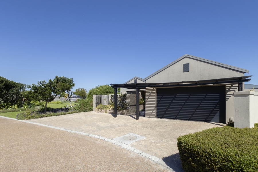 To Let 4 Bedroom Property for Rent in Big Bay Western Cape